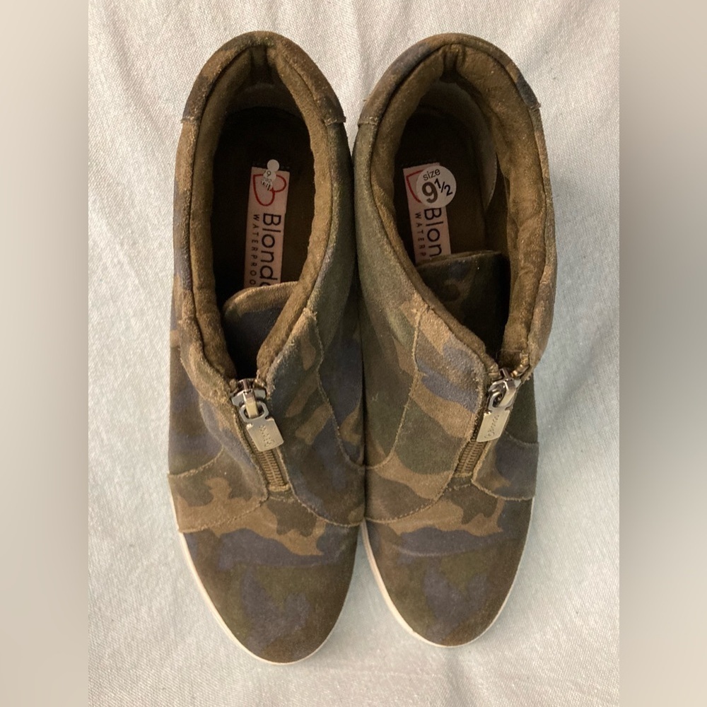 Blondo Glenda Suede Waterproof Wedge Sneakers in Green Camo - Picture 2 of 12